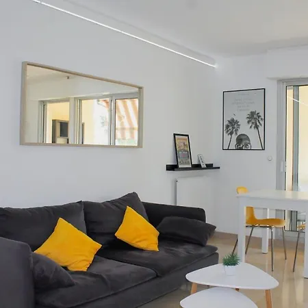 Apartment Face A La Yourhosthelper