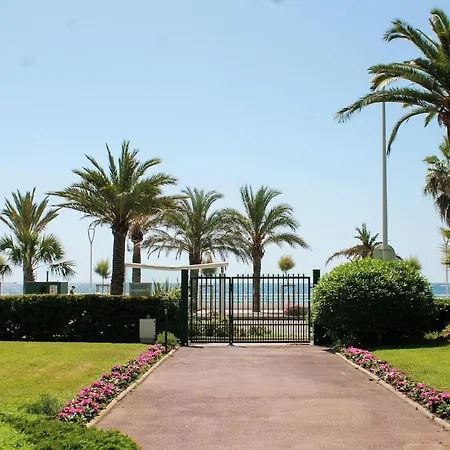 Face A La Yourhosthelper