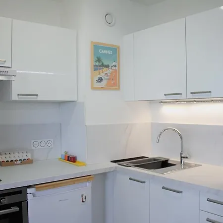 Face A La Yourhosthelper