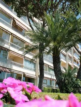 Face A La Yourhosthelper *