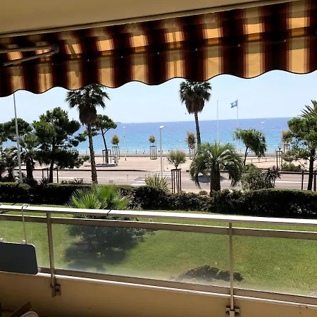 Face A La * Cannes