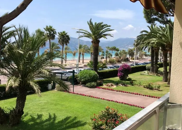 Face A La Yourhosthelper カンヌ