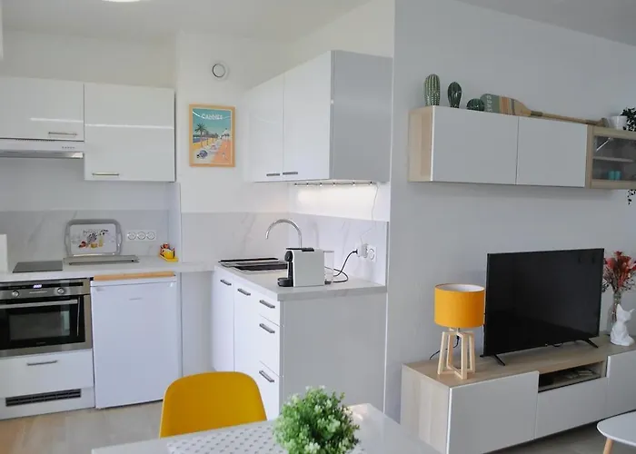 Face A La Yourhosthelper