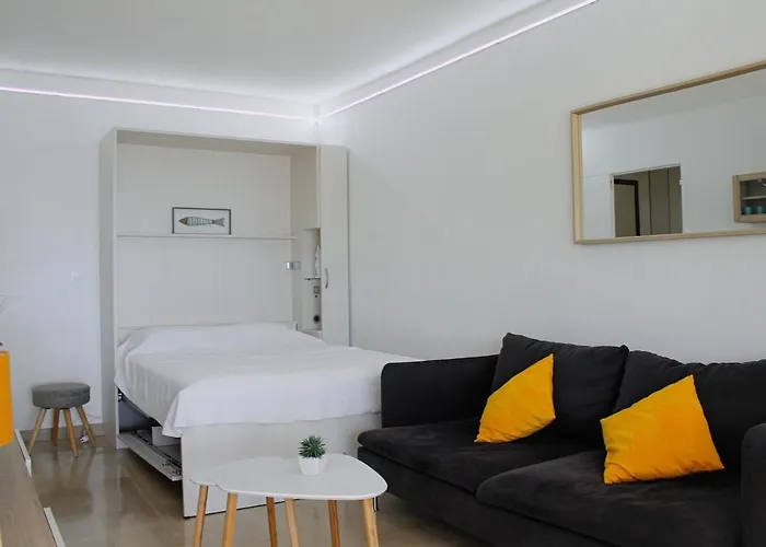 Face A La Yourhosthelper カンヌ