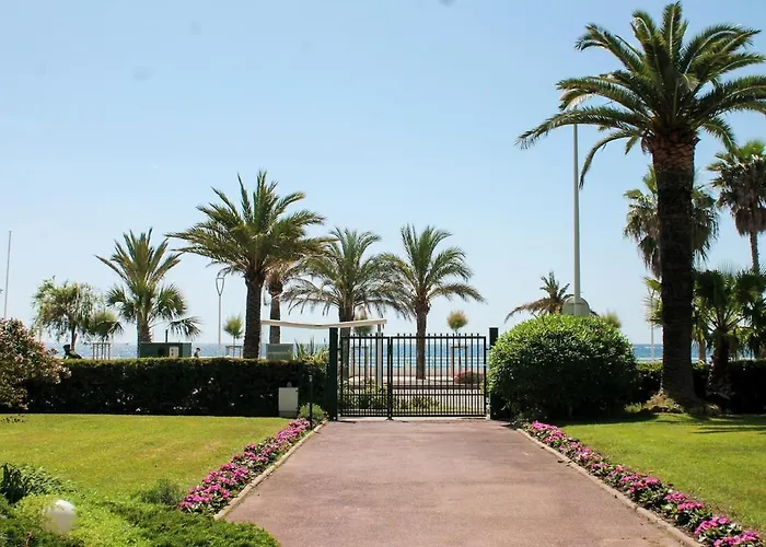 Face A La Yourhosthelper