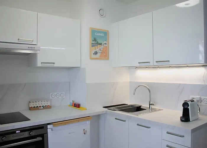 Face A La Yourhosthelper