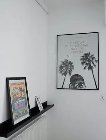 Face à La Yourhosthelper *